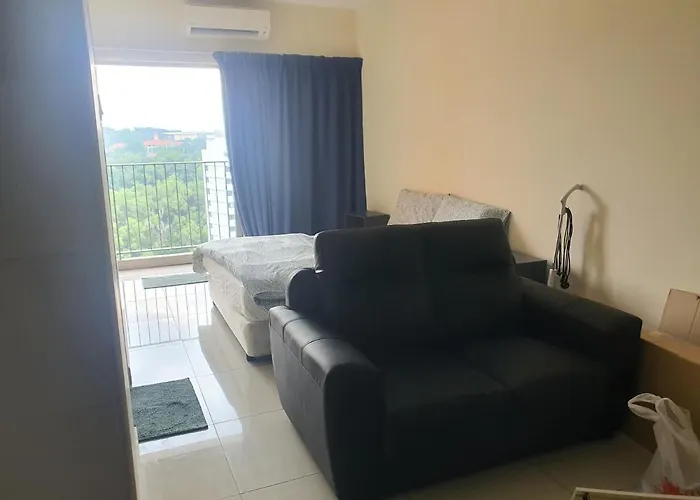 Lovely Studio Condo With Balcony & Pool @ Suria Jelutong