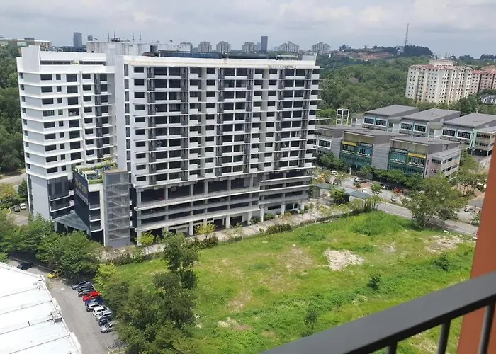 Lovely Studio Condo With Balcony & Pool @ Suria Jelutong
