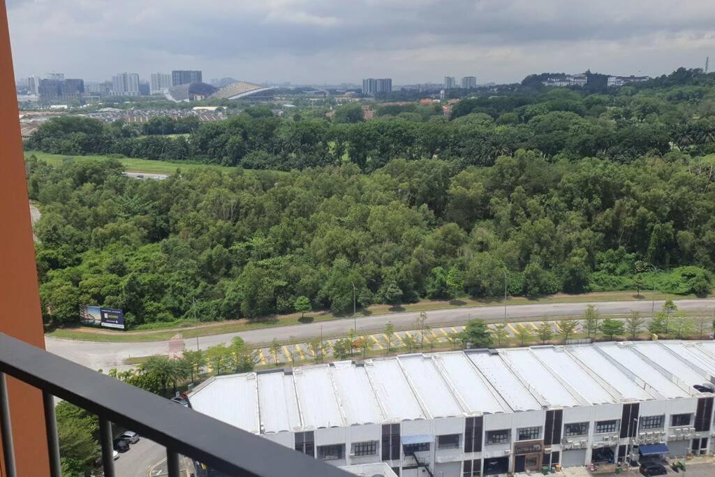 Lovely With Balcony & Pool @ Suria Jelutong Apartment Shah Alam