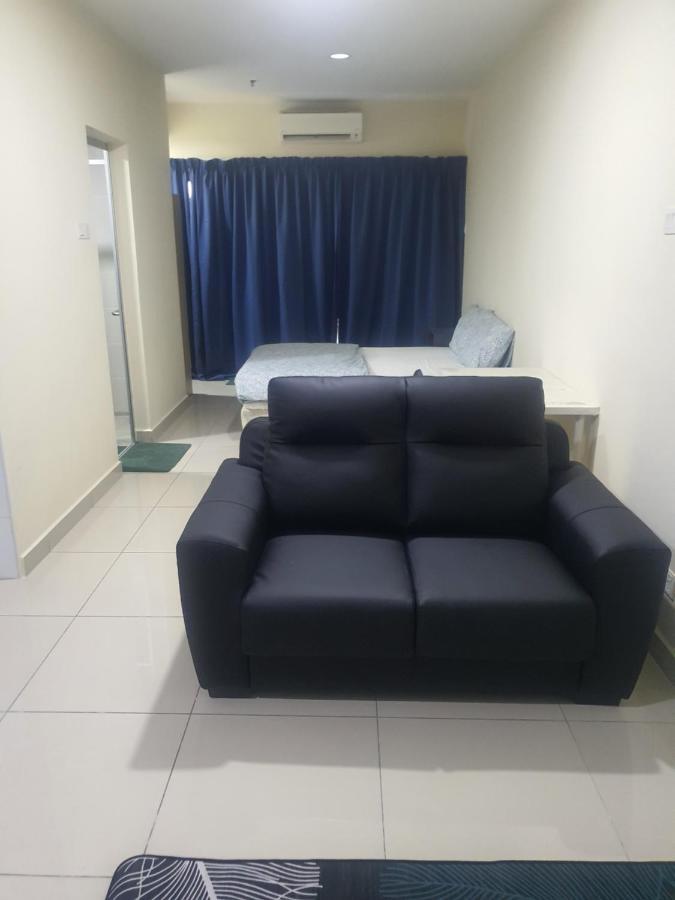 Apartment Lovely With Balcony & Pool @ Suria Jelutong