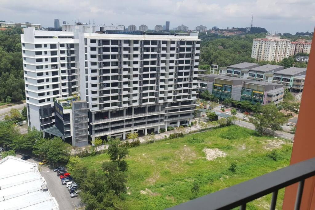 Apartment Lovely With Balcony & Pool @ Suria Jelutong *