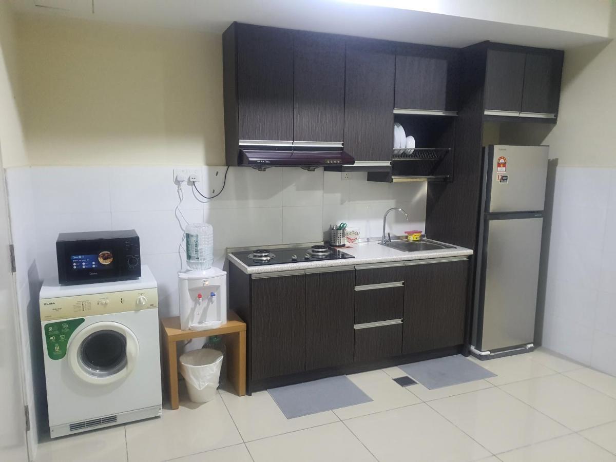 Lovely With Balcony & Pool @ Suria Jelutong Apartment Shah Alam