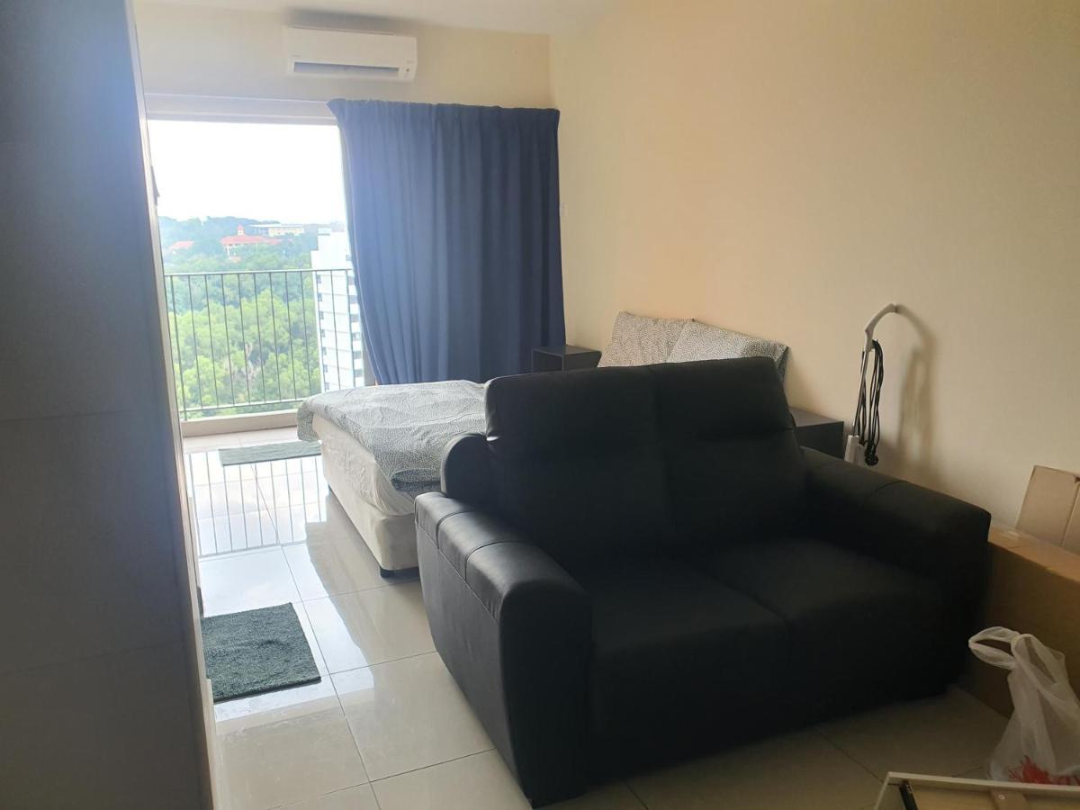 Apartment Lovely With Balcony & Pool @ Suria Jelutong *