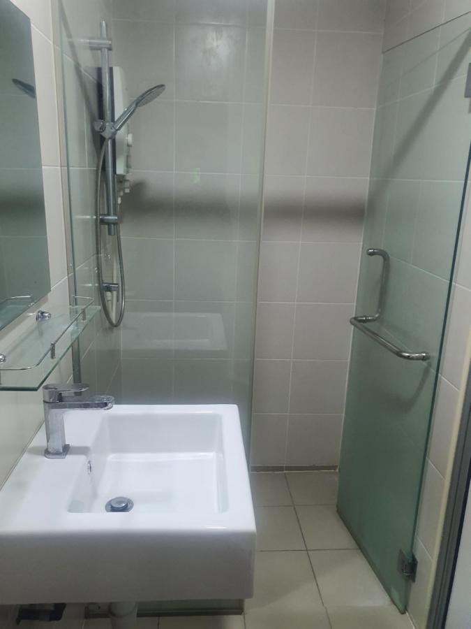 Apartment Lovely With Balcony & Pool @ Suria Jelutong *