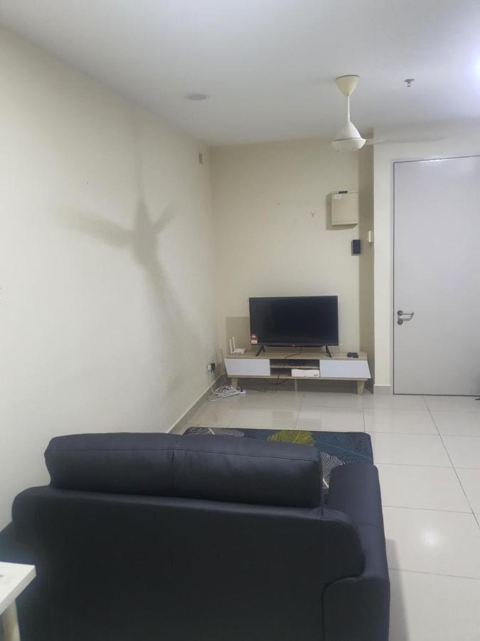 Lovely With Balcony & Pool @ Suria Jelutong *